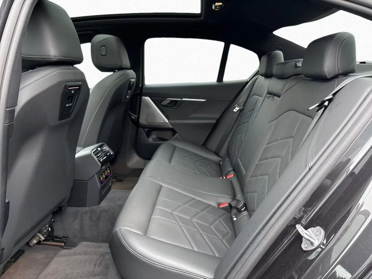 BMW 550 e/xDRIVE/489HP/M SPORT/PANO/360/PRO/MEMO/HUD/541z, снимка 10 - Автомобили и джипове - 55172049