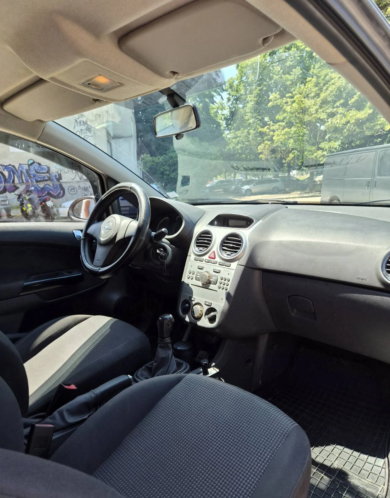 Opel Corsa 1.2i ЕCOTEC, снимка 12 - Автомобили и джипове - 55305710