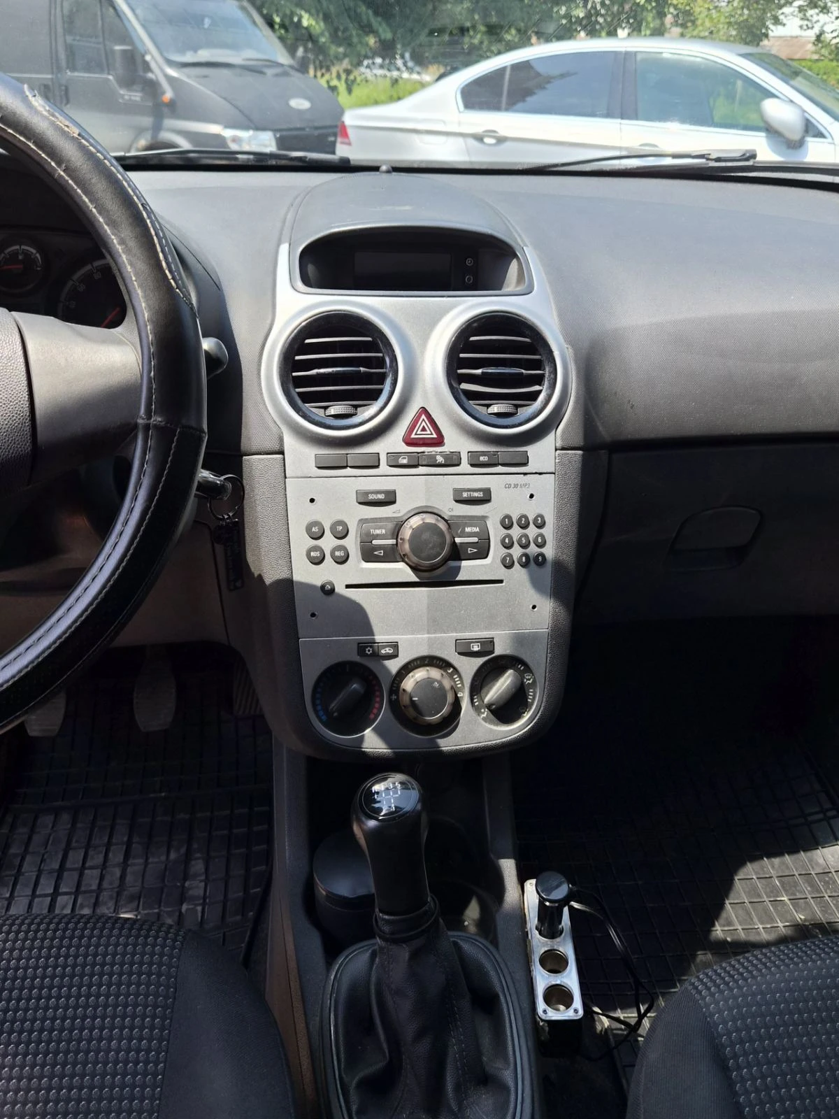 Opel Corsa 1.2i ЕCOTEC, снимка 10 - Автомобили и джипове - 55305710