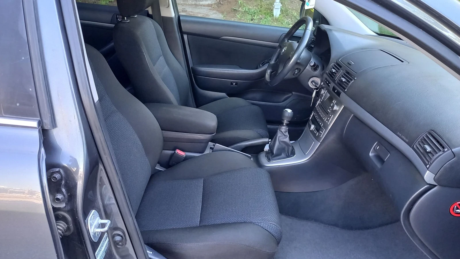 Toyota Avensis 2.0d4d 126к.с , снимка 12 - Автомобили и джипове - 55982391