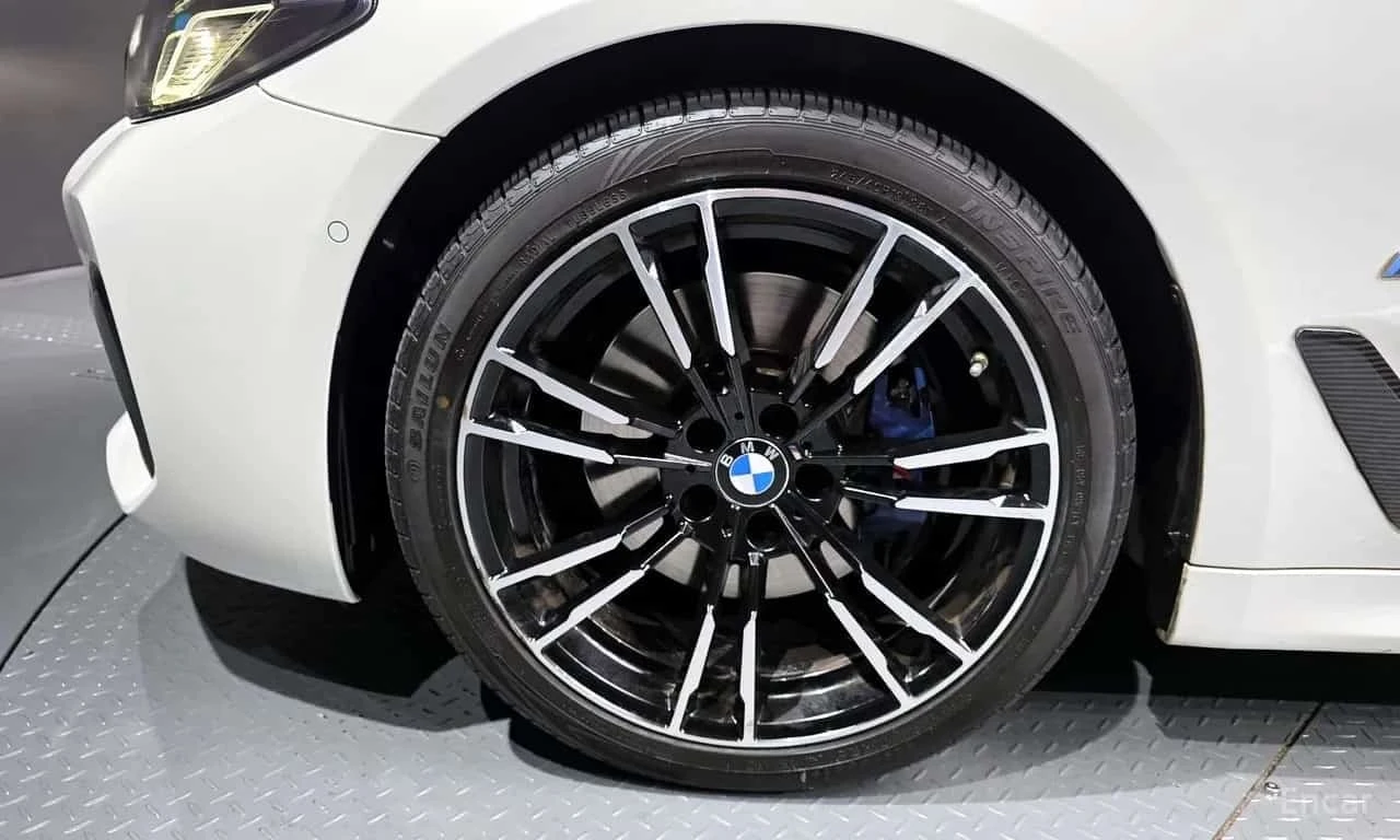 BMW 523 FULL M PACK * ФИКСИРАНА ЦЕНА ДО БЪЛГАРИЯ* , снимка 5 - Автомобили и джипове - 56270977