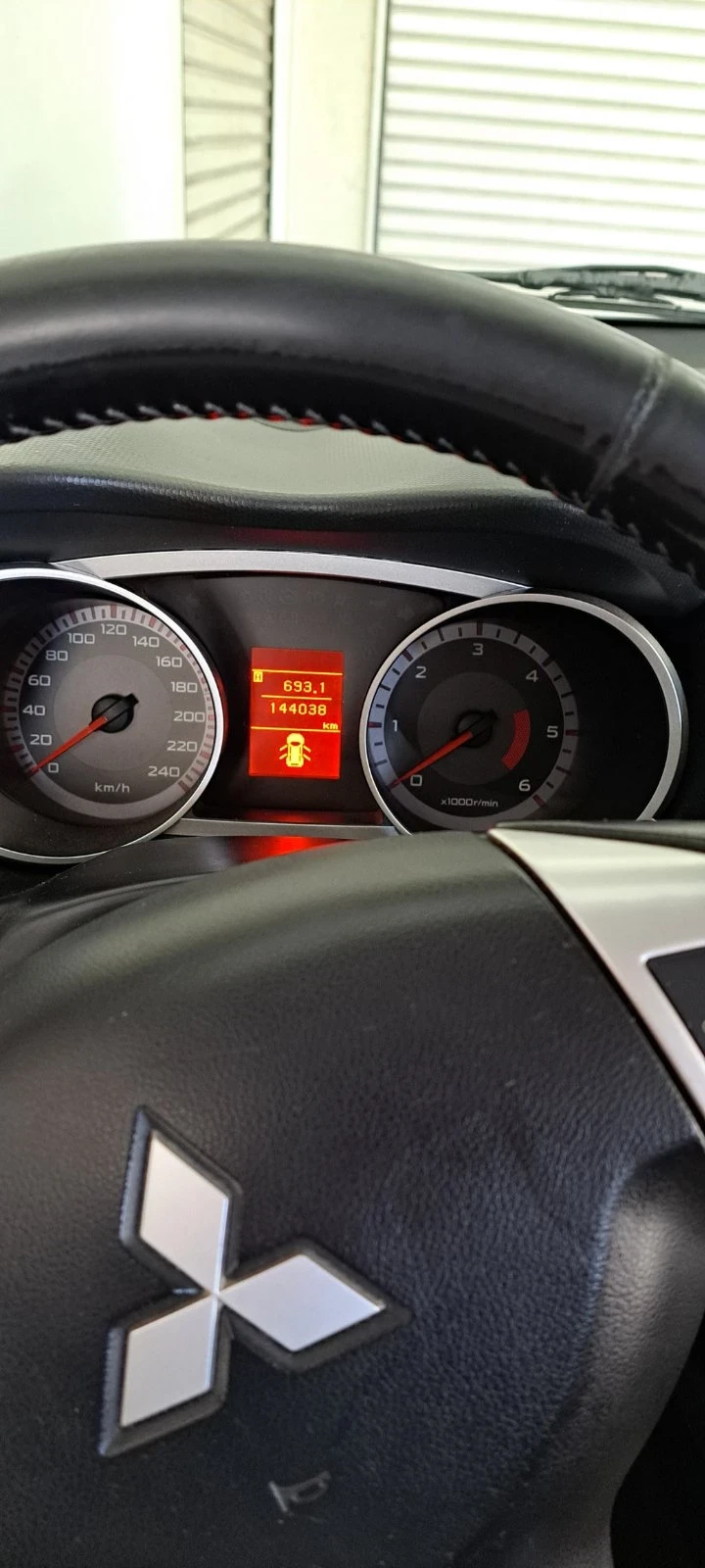 Mitsubishi Outlander, снимка 4 - Автомобили и джипове - 54490211
