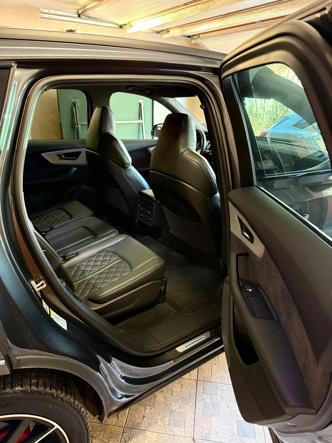 Audi SQ7 4.0 TFSI /507к.с./Quattro/Pano/7-местен, снимка 7 - Автомобили и джипове - 54231841