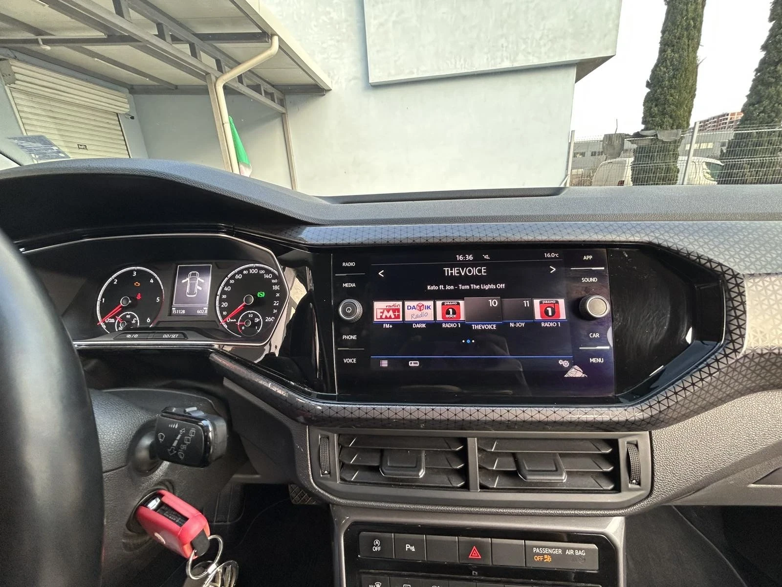 VW T-Cross, снимка 10 - Автомобили и джипове - 53775372