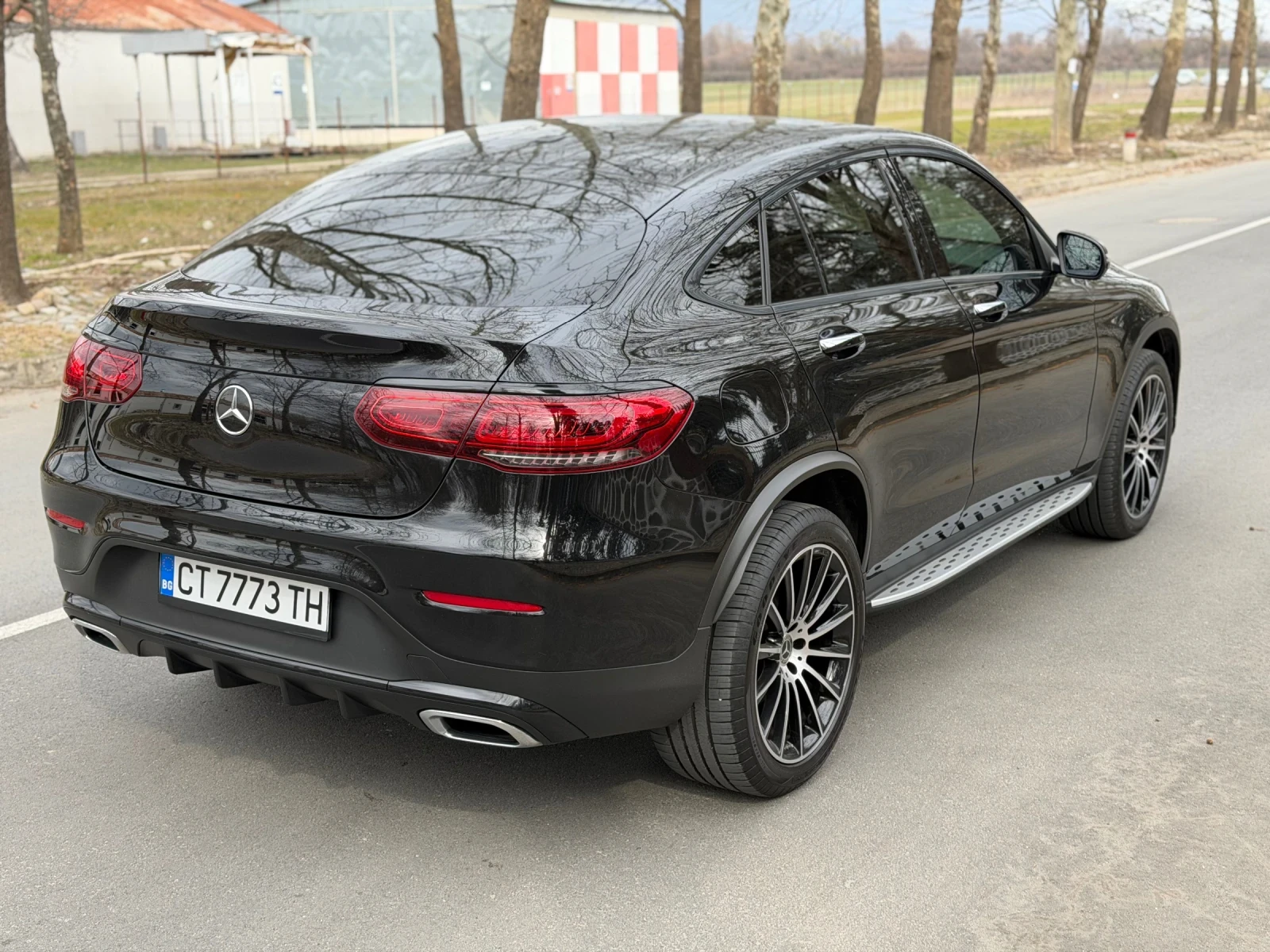 Mercedes-Benz GLC 300 Coupe* Amg line* Burmester* Headup* Easy access* S, снимка 2 - Автомобили и джипове - 53891929