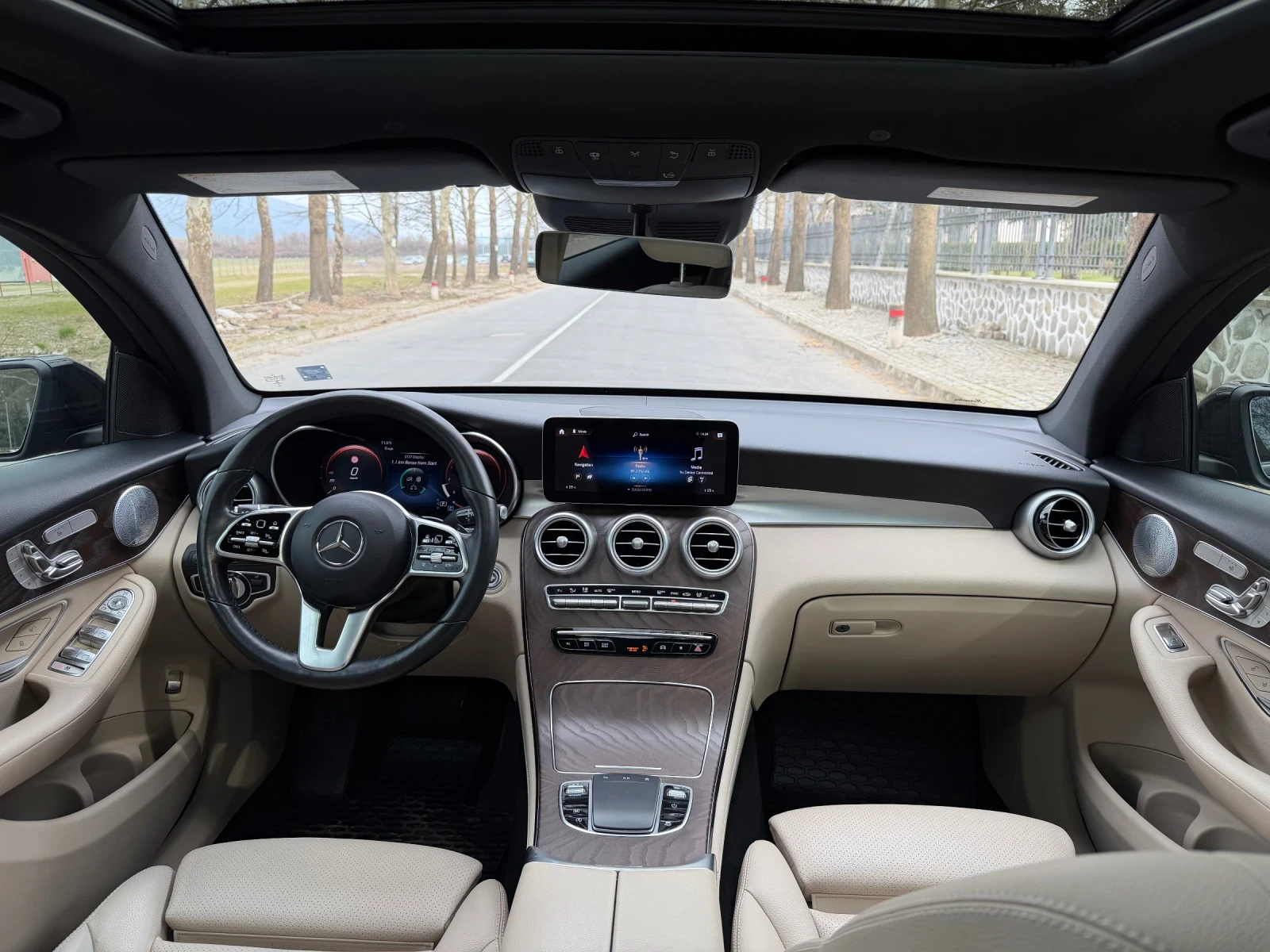 Mercedes-Benz GLC 300 Coupe* Amg line* Burmester* Headup* Easy access* S, снимка 6 - Автомобили и джипове - 53891929