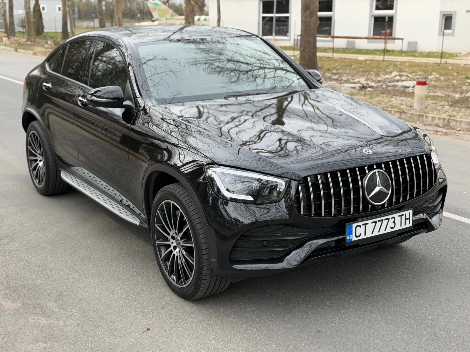 Mercedes-Benz GLC 300 Coupe* Amg line* Burmester* Headup* Easy access* S, снимка 3 - Автомобили и джипове - 53891929