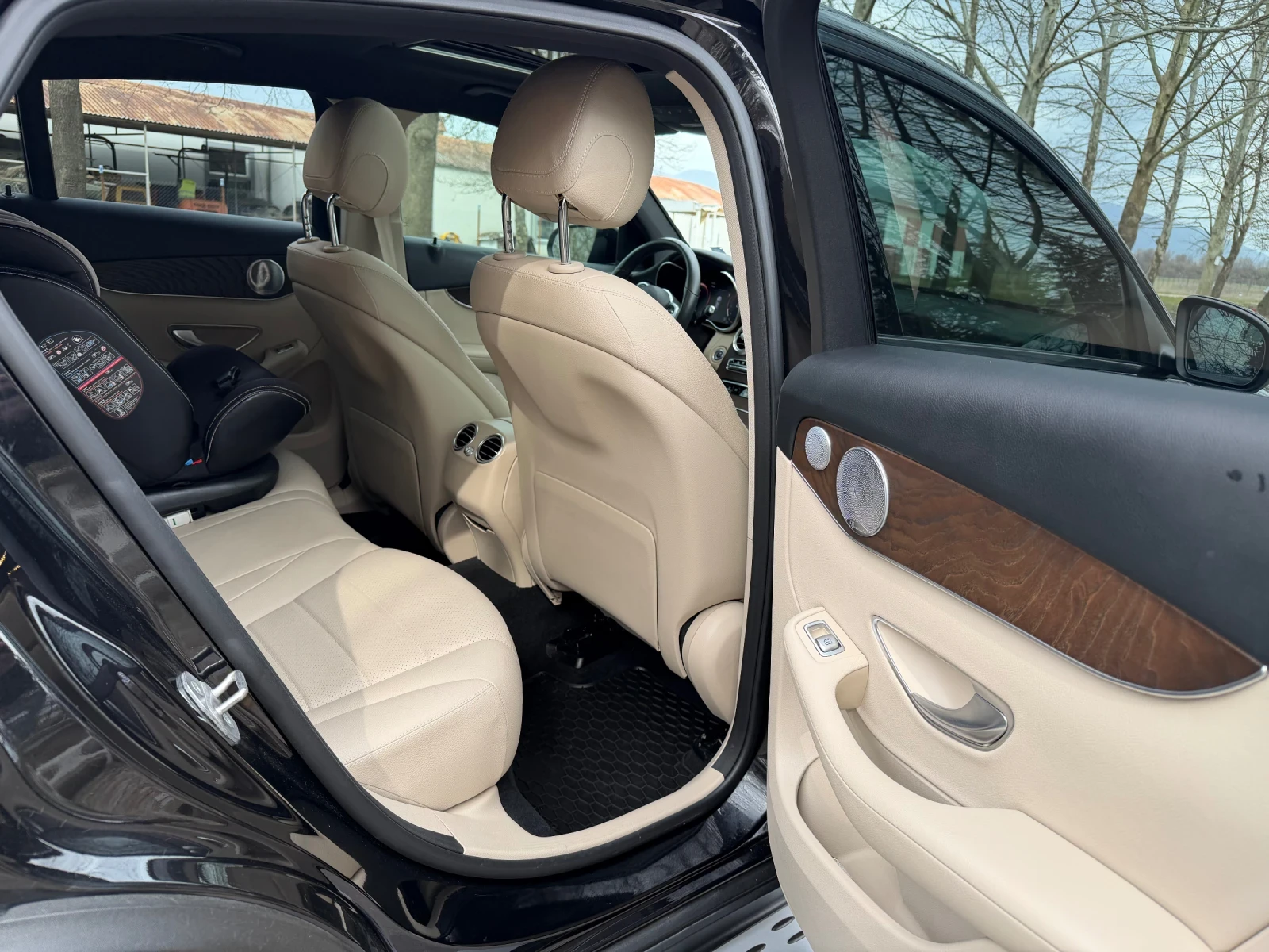 Mercedes-Benz GLC 300 Coupe* Amg line* Burmester* Headup* Easy access* S, снимка 8 - Автомобили и джипове - 53891929