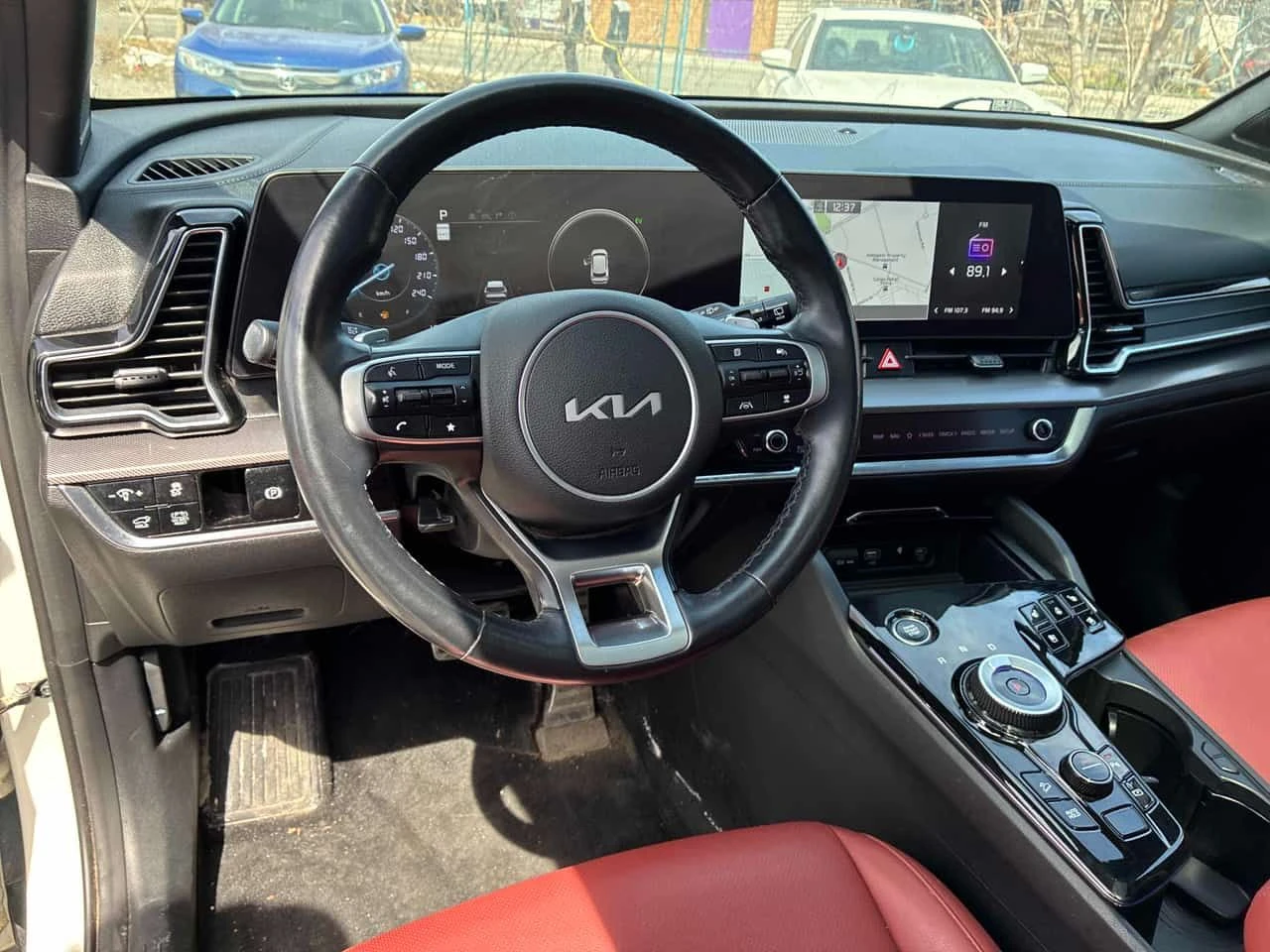 Kia Sportage SX/ОБДУХВАНЕ/ПАНОРАМА/ДИСТРОНИК/360/ГУМИ+ ДЖАНТИ , снимка 11 - Автомобили и джипове - 54596515