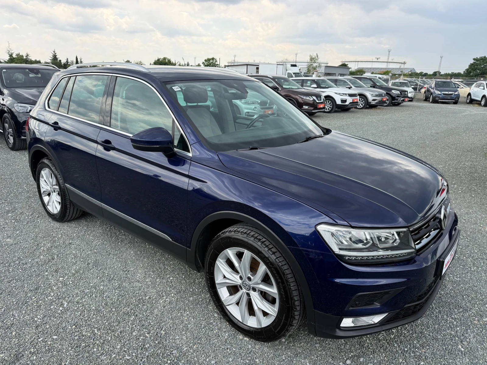 VW Tiguan (KATO НОВА)^(4x4), снимка 3 - Автомобили и джипове - 55310346