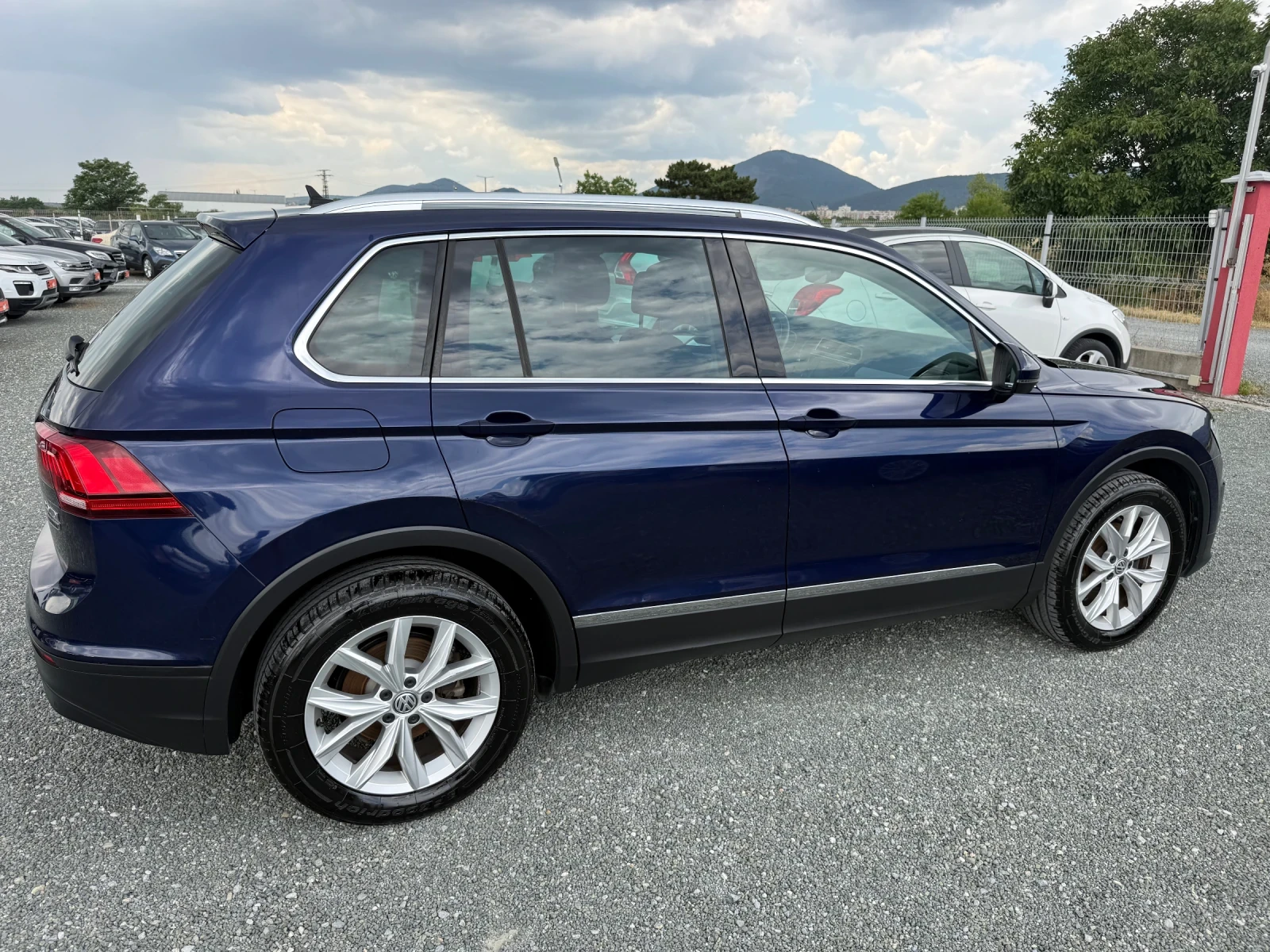 VW Tiguan (KATO НОВА)^(4x4), снимка 5 - Автомобили и джипове - 55310346