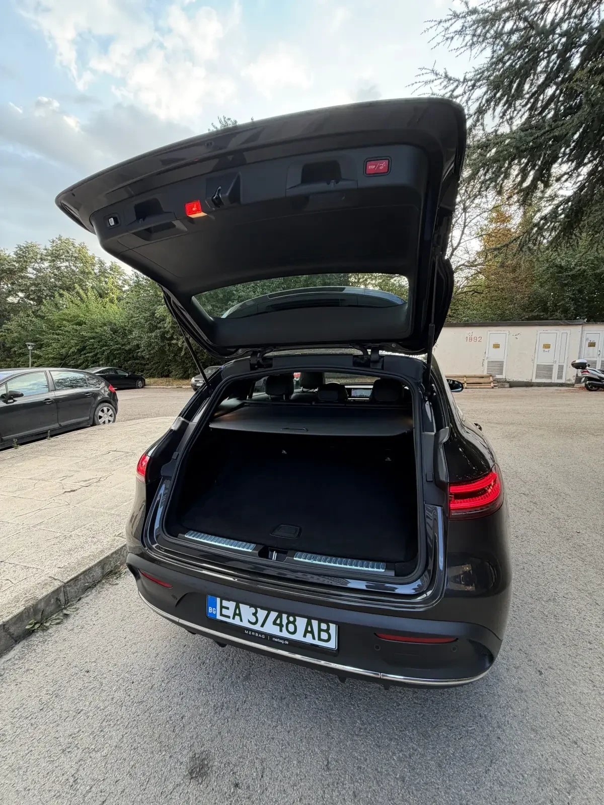 Mercedes-Benz EQC Mercedes-Benz EQC 400 4MATIC AMG Line | 09.2022 | , снимка 9 - Автомобили и джипове - 55637272