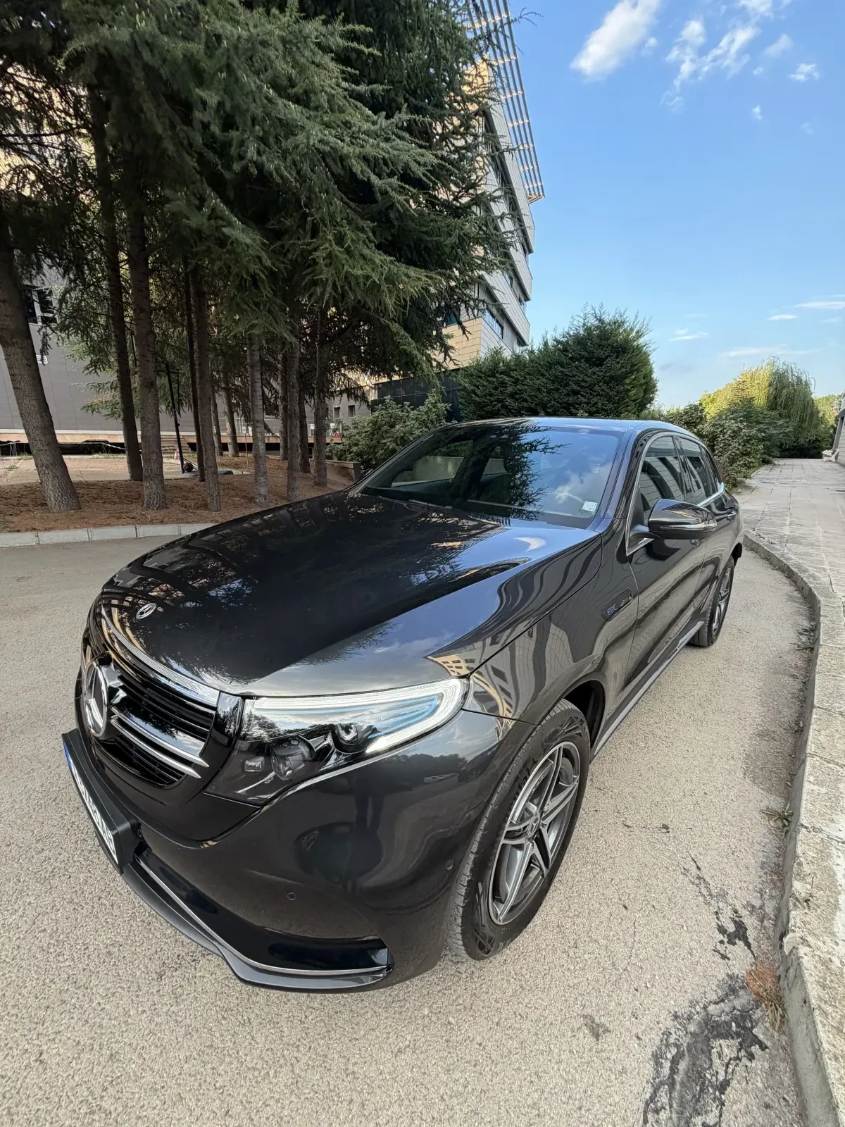 Mercedes-Benz EQC Mercedes-Benz EQC 400 4MATIC AMG Line | 09.2022 | , снимка 4 - Автомобили и джипове - 55637272
