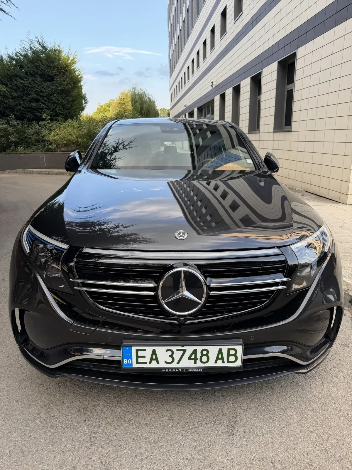 Mercedes-Benz EQC Mercedes-Benz EQC 400 4MATIC AMG Line | 09.2022 | , снимка 2 - Автомобили и джипове - 55637272