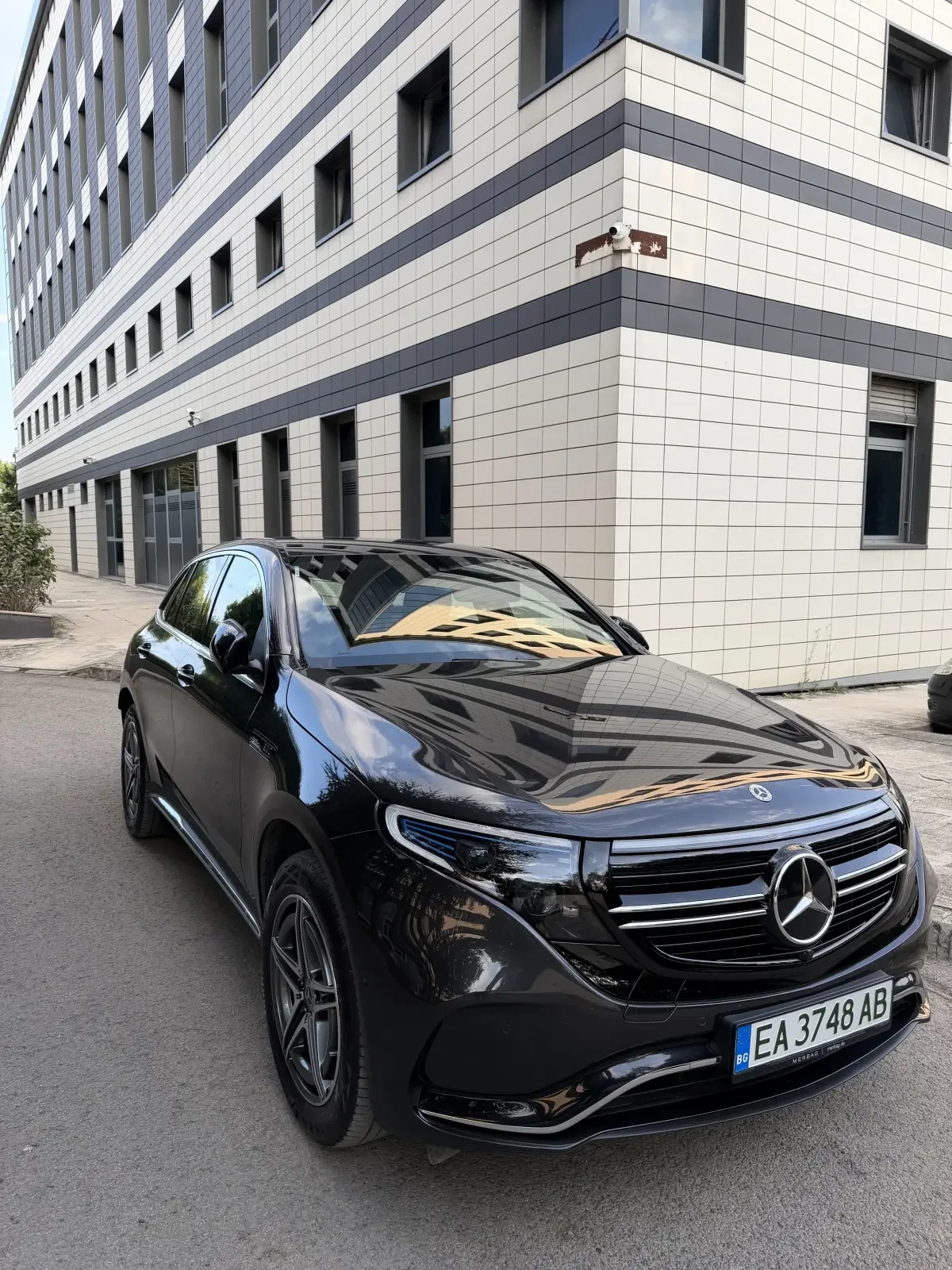 Mercedes-Benz EQC Mercedes-Benz EQC 400 4MATIC AMG Line | 09.2022 | , снимка 5 - Автомобили и джипове - 55637272