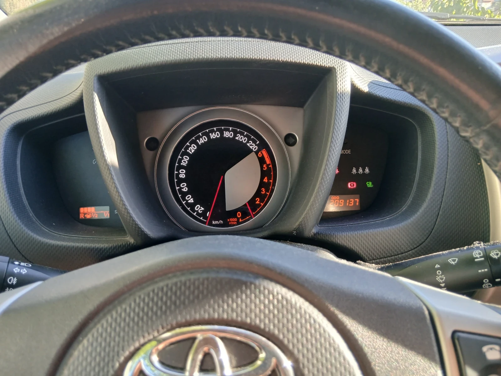 Toyota Urban Cruiser, снимка 4 - Автомобили и джипове - 56065143