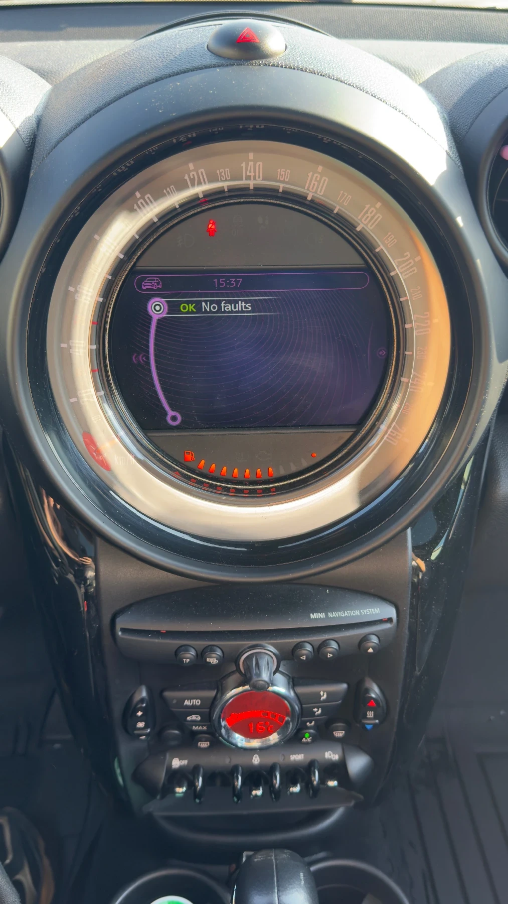 Mini Countryman ALL4/PANORAMA/KEYLESS GO, снимка 12 - Автомобили и джипове - 56601256