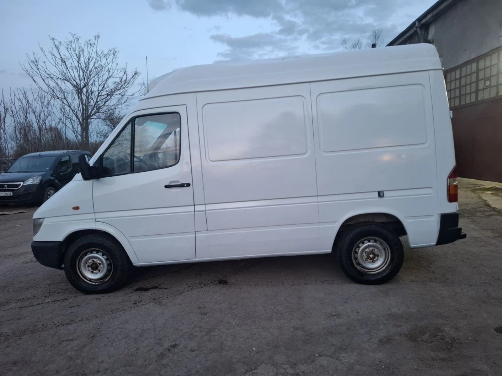 Mercedes-Benz 208 Хладилен, снимка 4 - Бусове и автобуси - 54000745