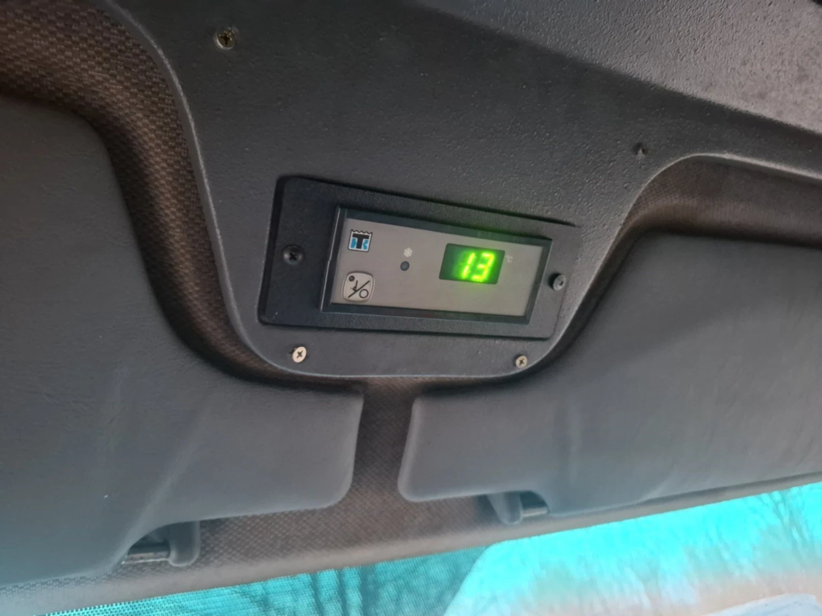 Mercedes-Benz 208 Хладилен, снимка 13 - Бусове и автобуси - 54000745