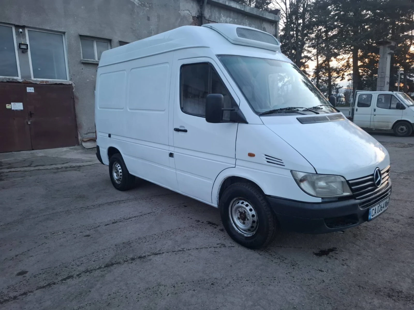 Mercedes-Benz 208 Хладилен, снимка 2 - Бусове и автобуси - 54000745