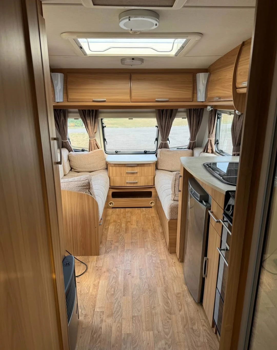 Каравана Knaus Lunar Loxwood, снимка 5 - Каравани и кемпери - 55647213