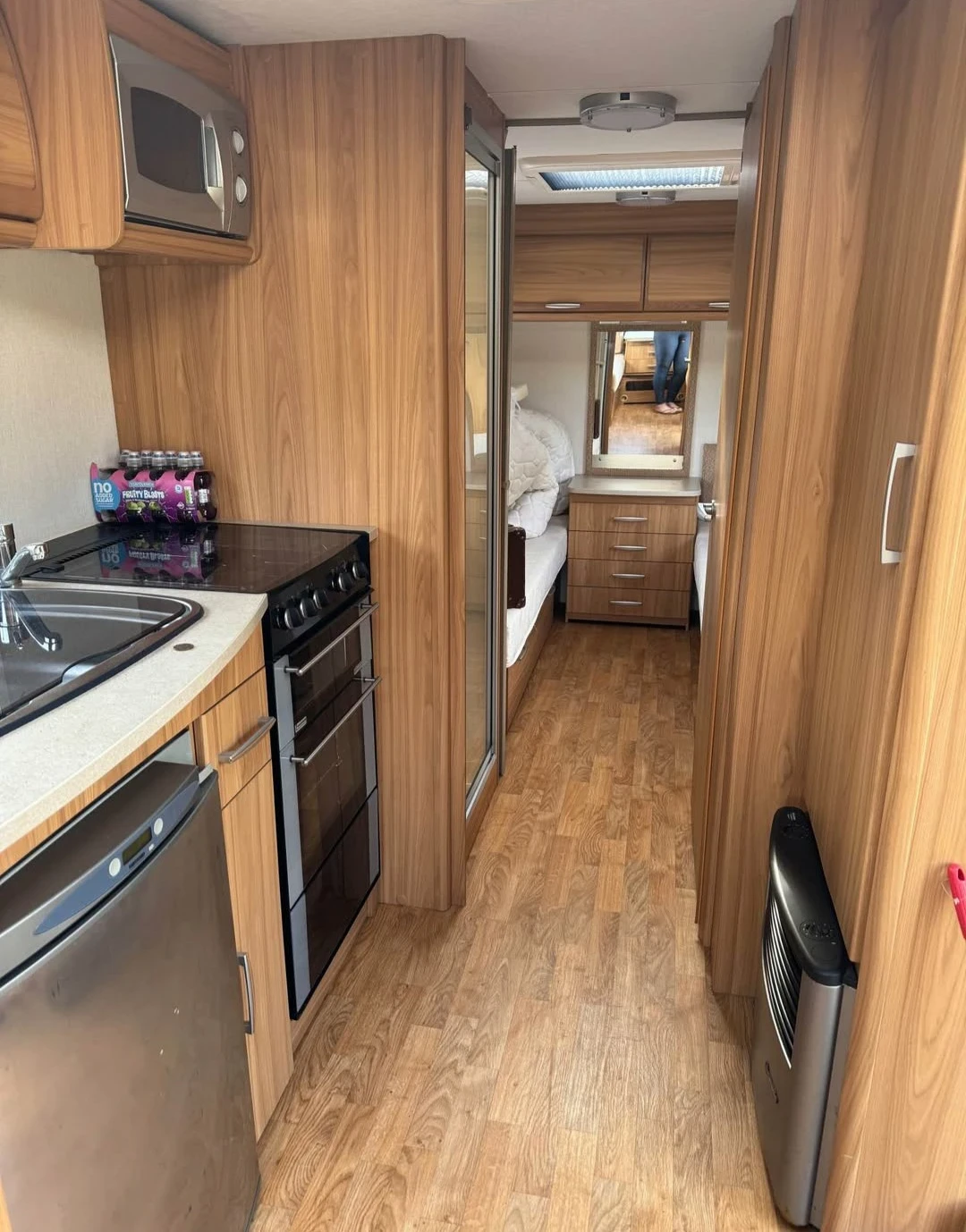 Каравана Knaus Lunar Loxwood, снимка 7 - Каравани и кемпери - 55647213