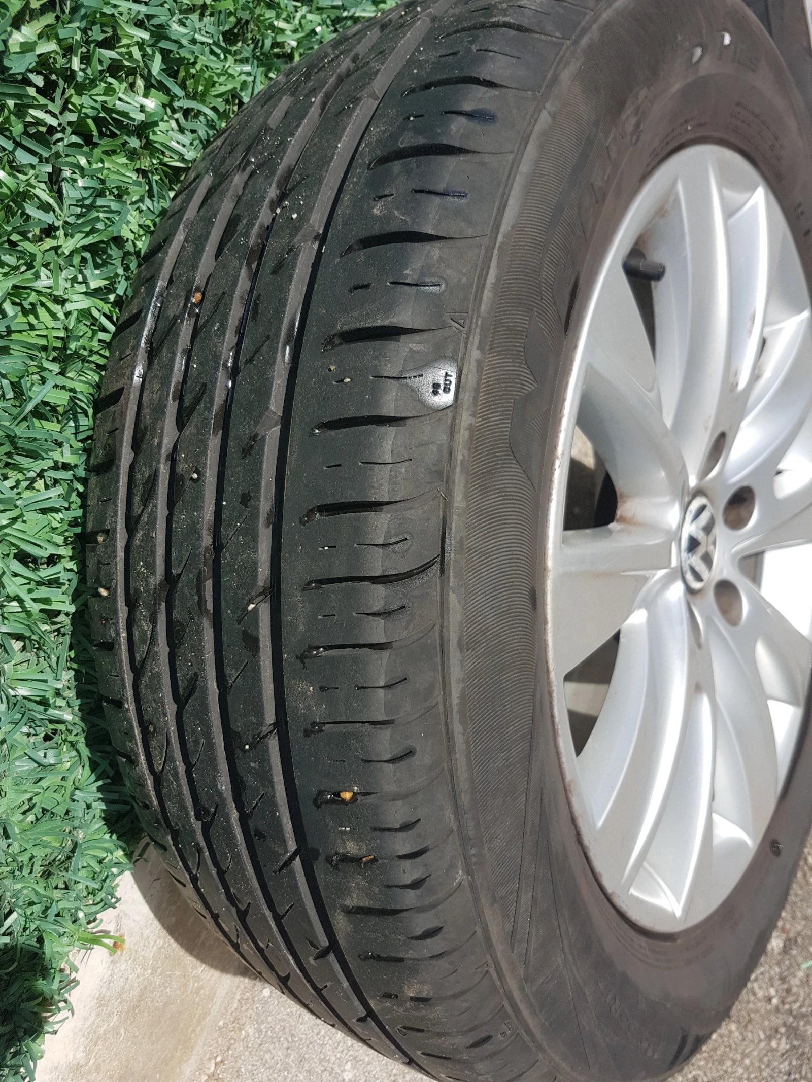 Гуми с джанти Nexen 235/55R17, снимка 2 - Гуми и джанти - 54142739