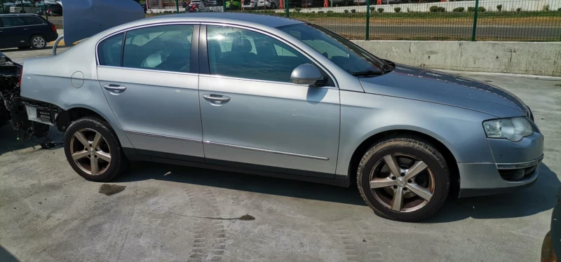 VW Passat 1.8, снимка 2 - Автомобили и джипове - 51179374