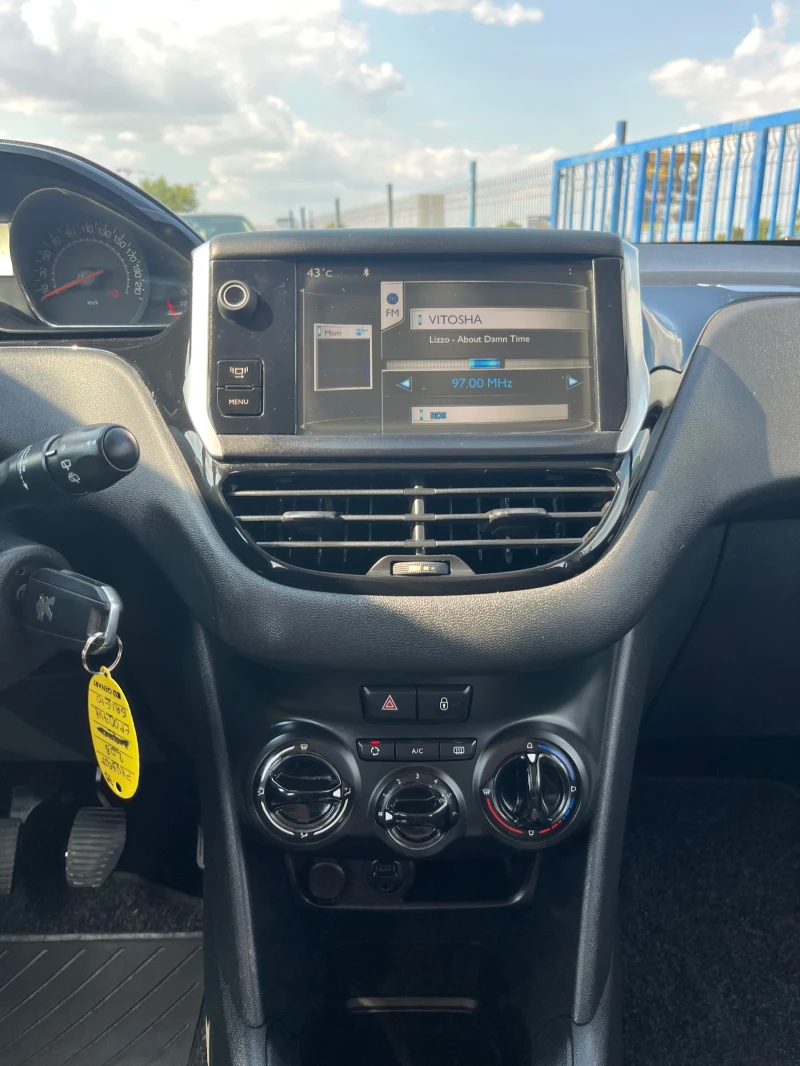 Peugeot 208 1.4 HDi, снимка 10 - Автомобили и джипове - 51989523
