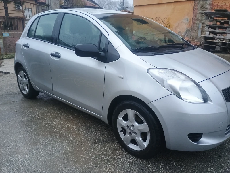 Toyota Yaris 1.3 VVT-I + Газ, снимка 3 - Автомобили и джипове - 52435067