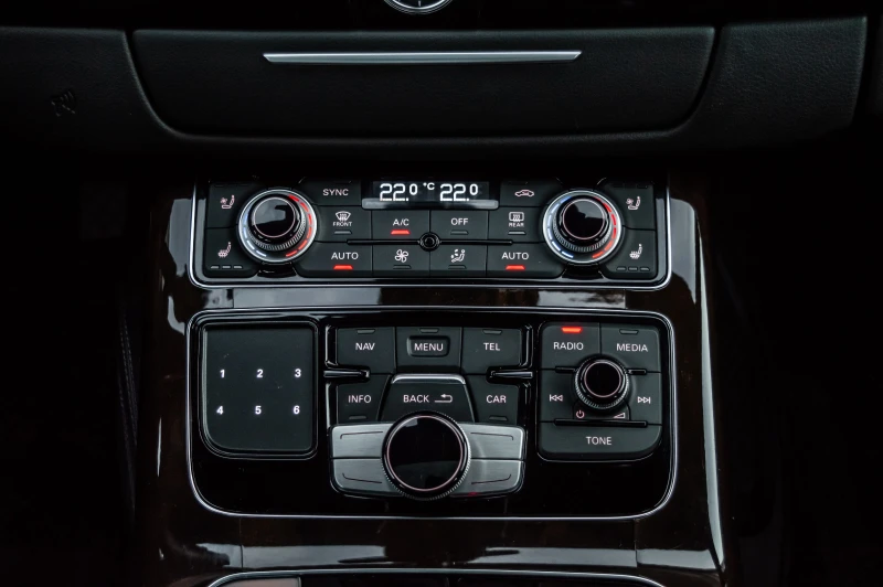 Audi A8 Long 4.0TFSI Quattro, снимка 10 - Автомобили и джипове - 52570447