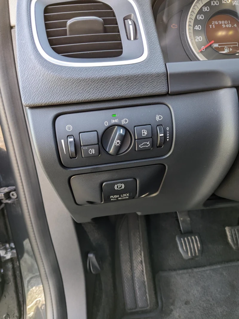 Volvo V40 Коледна промоция, снимка 7 - Автомобили и джипове - 52664281