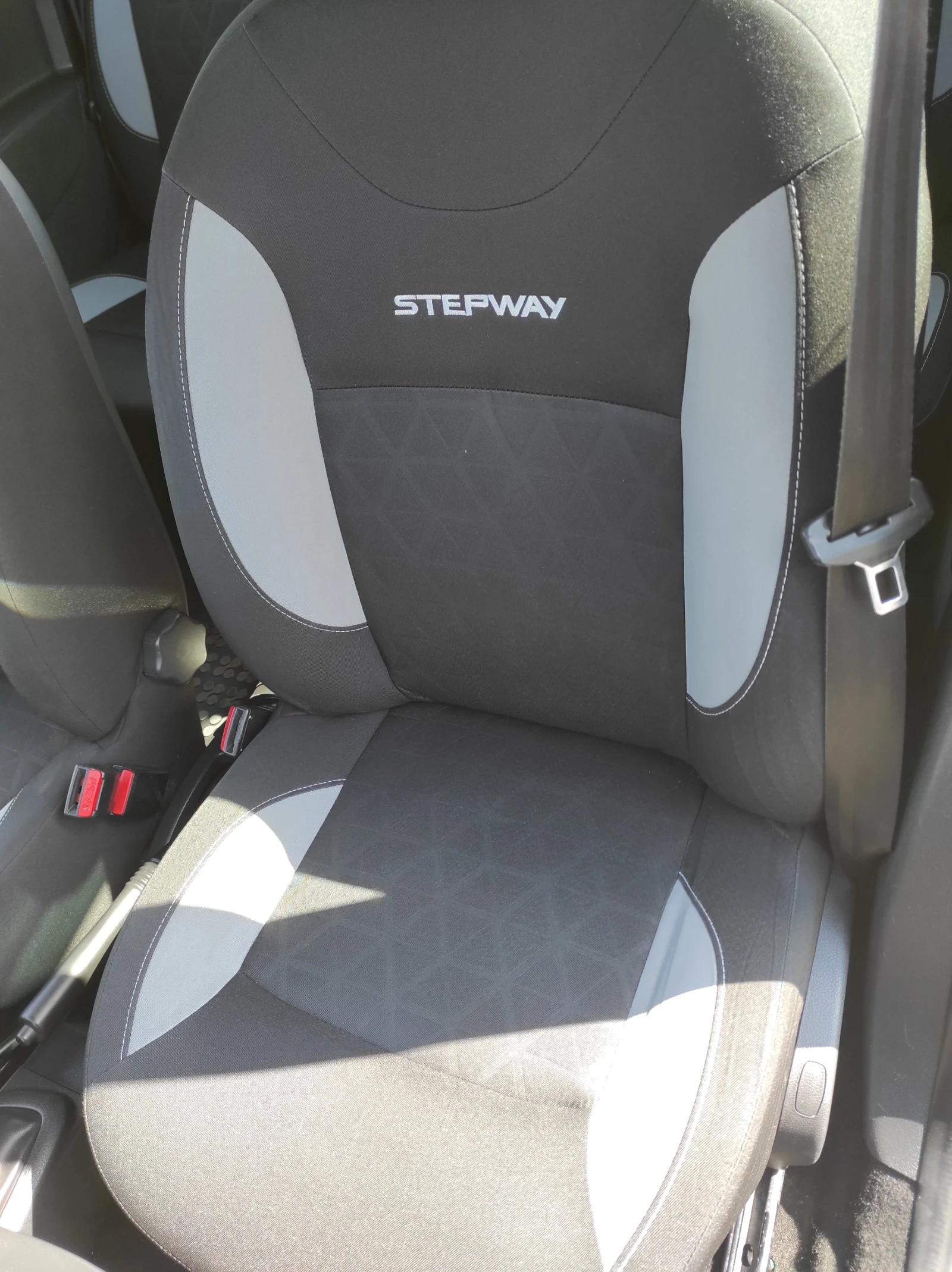 Dacia Sandero Stepway 1.5d-90, 2016г - изображение 7
