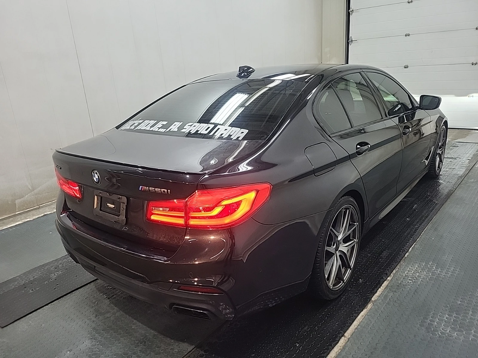 BMW 550 I xDrive* ЦЕНА ДО БЪЛГАРИЯ * (CARFAX)* АВТО КРЕДИТ - изображение 5