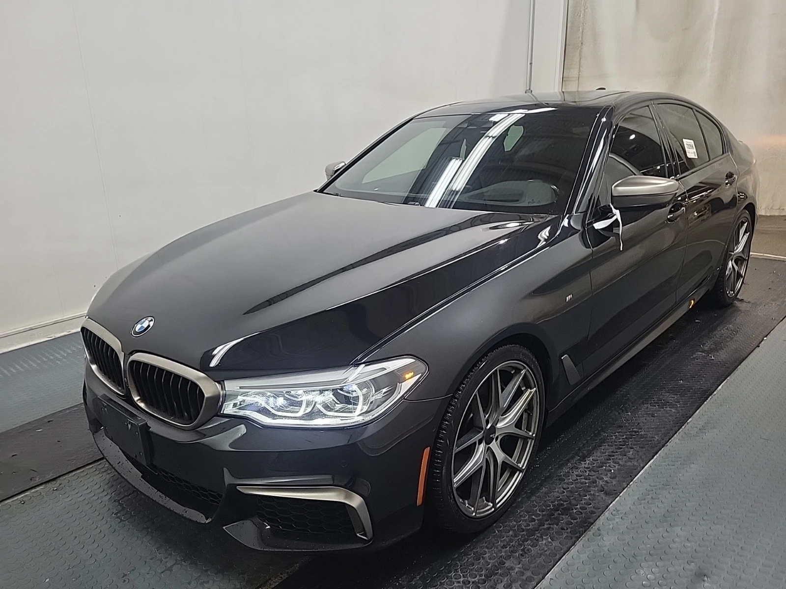 BMW 550 I xDrive* ЦЕНА ДО БЪЛГАРИЯ * (CARFAX)* АВТО КРЕДИТ - изображение 3