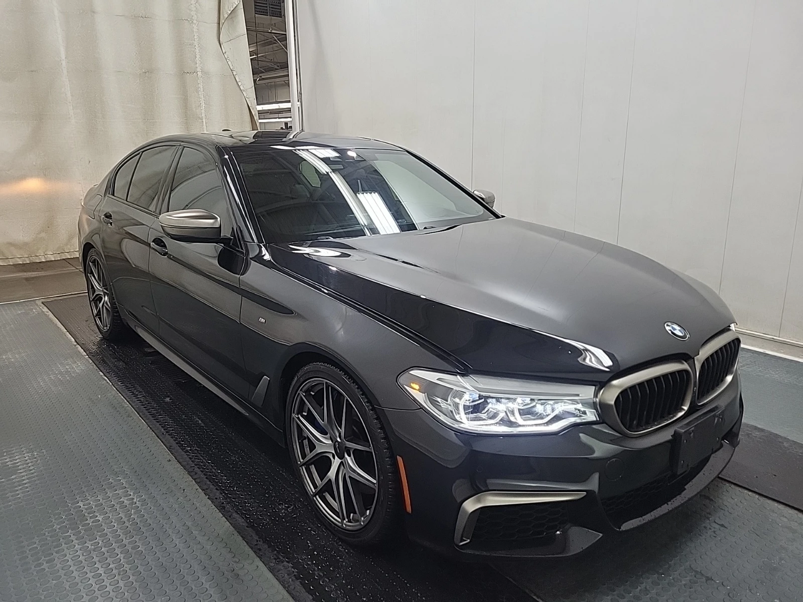 BMW 550 I xDrive* ЦЕНА ДО БЪЛГАРИЯ * (CARFAX)* АВТО КРЕДИТ - изображение 2