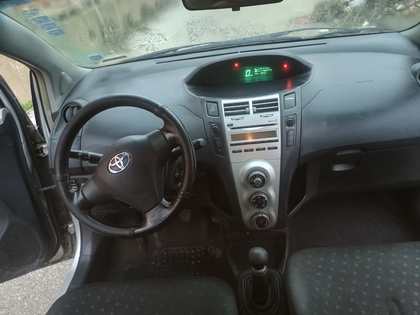 Toyota Yaris 1.3 VVT-I + Газ - изображение 6