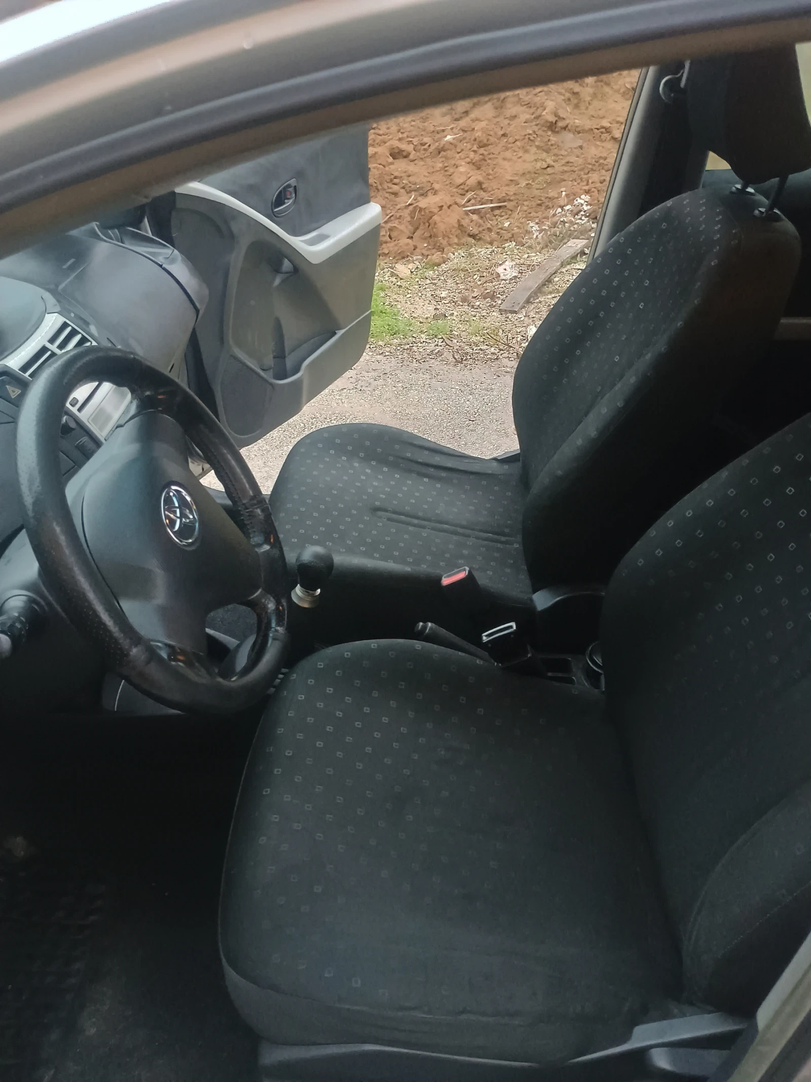 Toyota Yaris 1.3 VVT-I + Газ - изображение 9