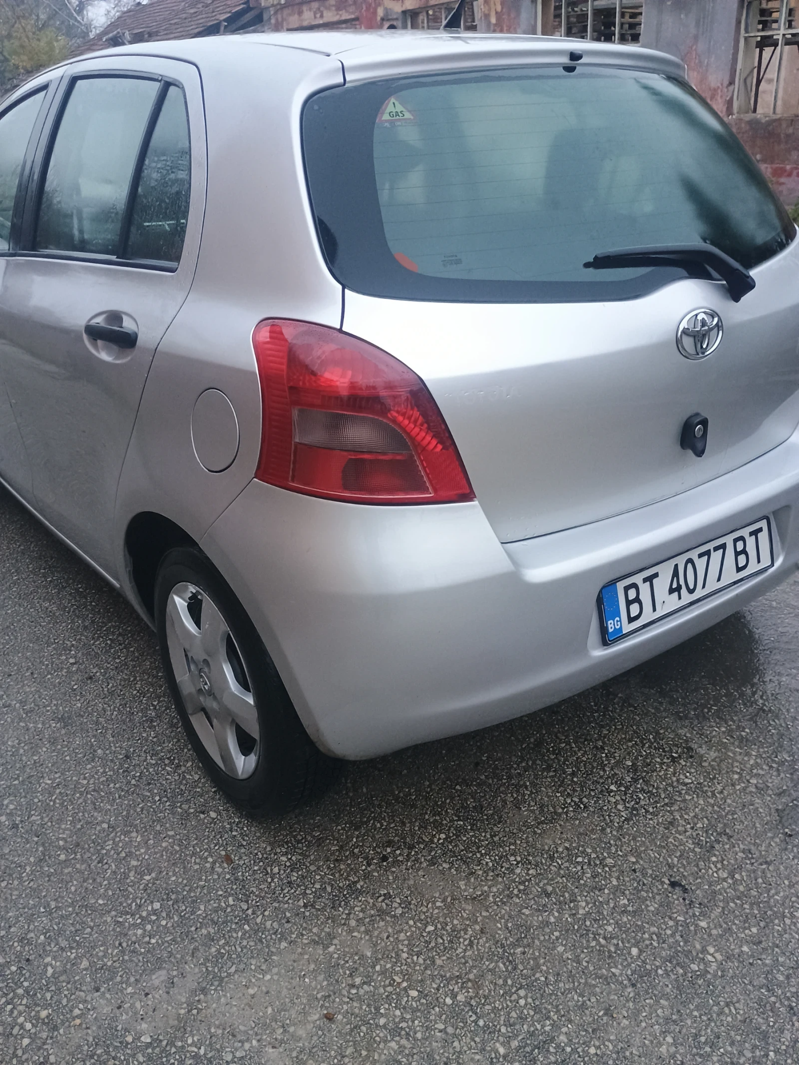 Toyota Yaris 1.3 VVT-I + Газ - изображение 5