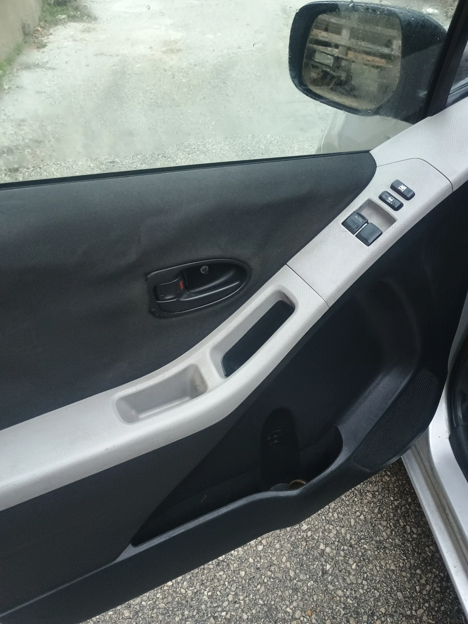 Toyota Yaris 1.3 VVT-I + ��� | Mobile.bg � ����������� 11