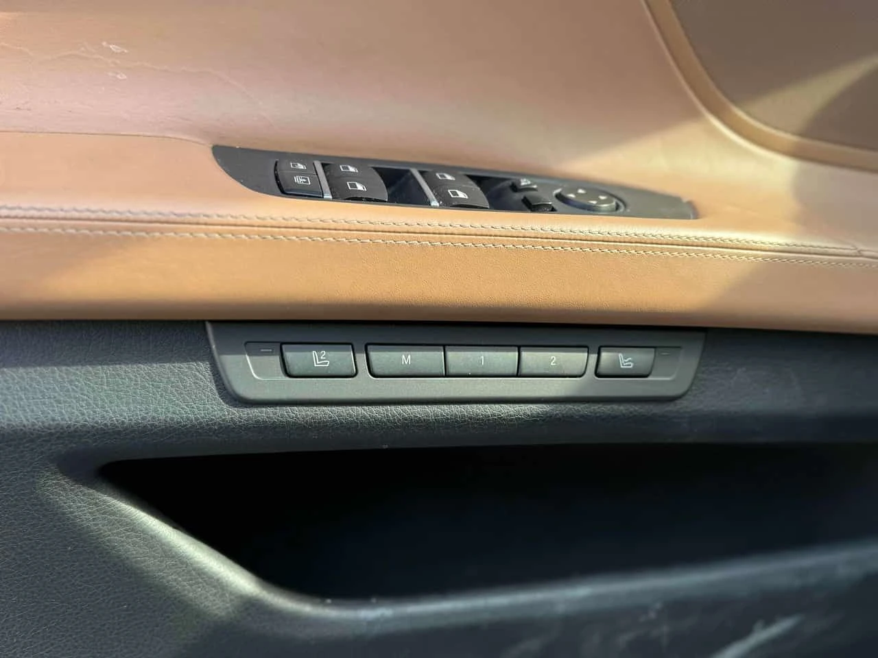 BMW 750 * 4dr Sdn xDrive AWD * CARFAX * ЦЕНА ДО БГ, снимка 13 - Автомобили и джипове - 53738741