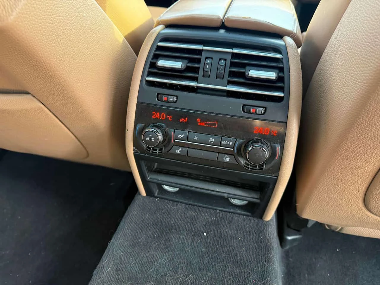 BMW 750 * 4dr Sdn xDrive AWD * CARFAX * ЦЕНА ДО БГ, снимка 14 - Автомобили и джипове - 53738741