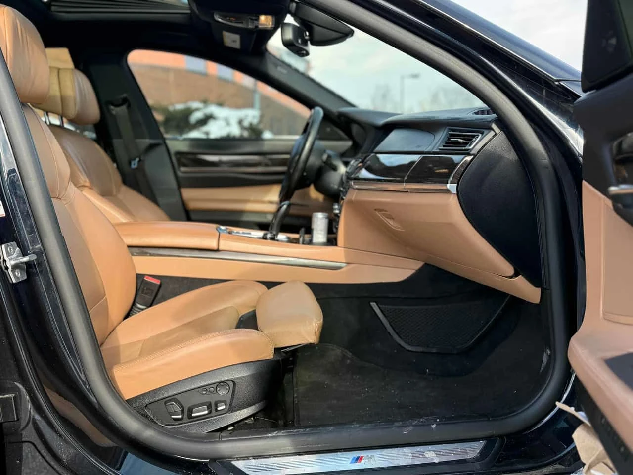 BMW 750 * 4dr Sdn xDrive AWD * CARFAX * ЦЕНА ДО БГ, снимка 6 - Автомобили и джипове - 53738741