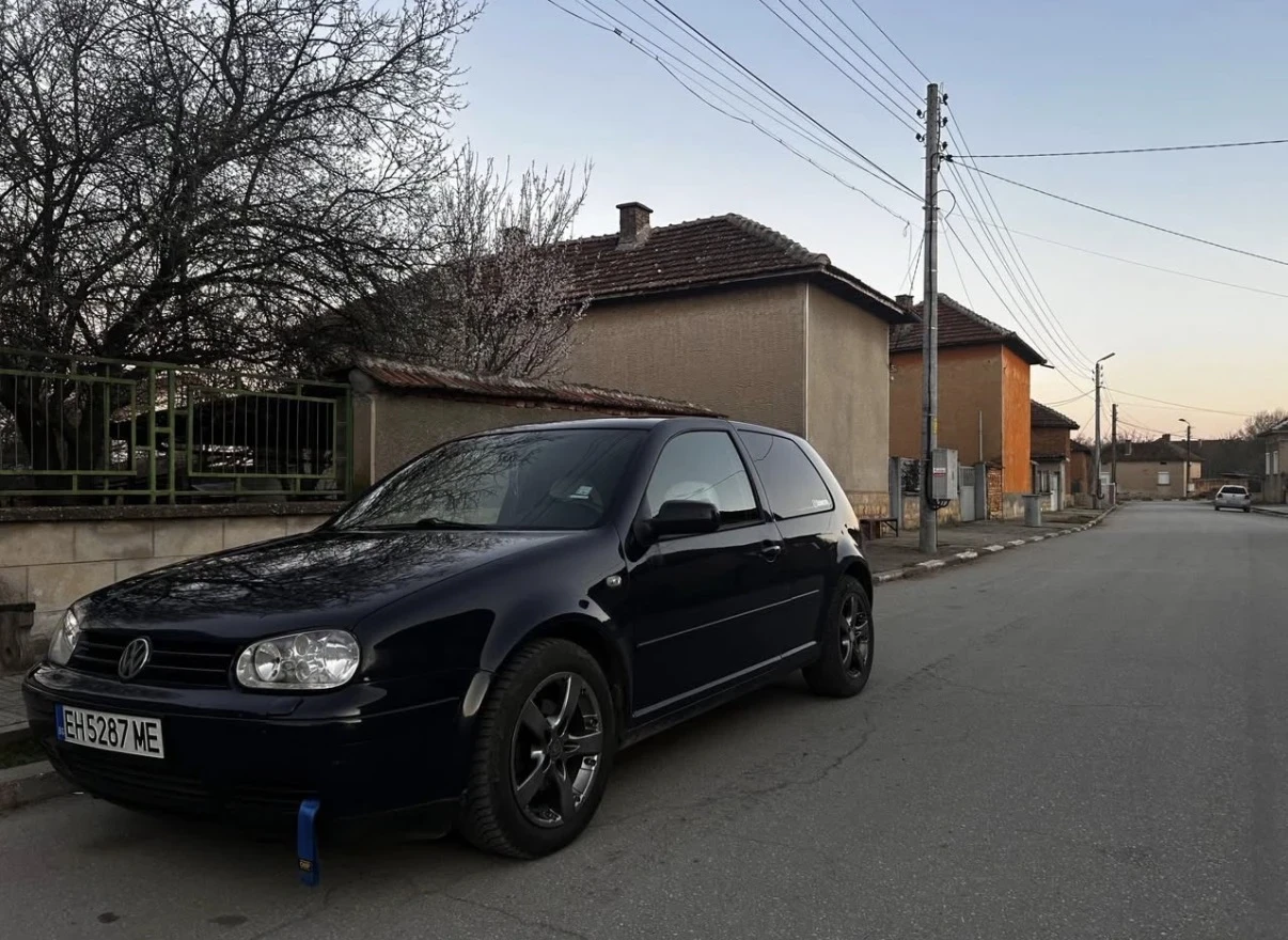 VW Golf, снимка 2 - Автомобили и джипове - 53900571