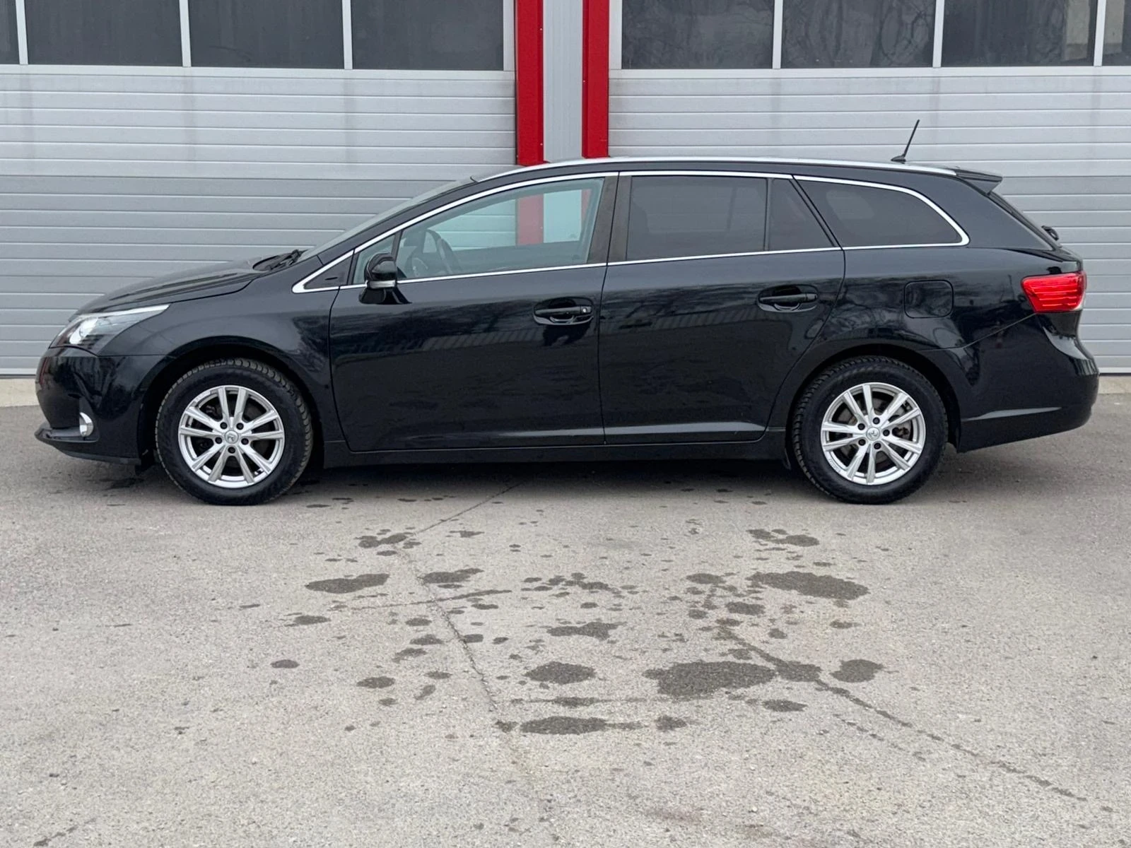 Toyota Avensis 2.0D-4D NAVI KLIMATRONIK 6-СКОРОСТИ EVRO 6B ЛИЗИНГ, снимка 6 - Автомобили и джипове - 54221601
