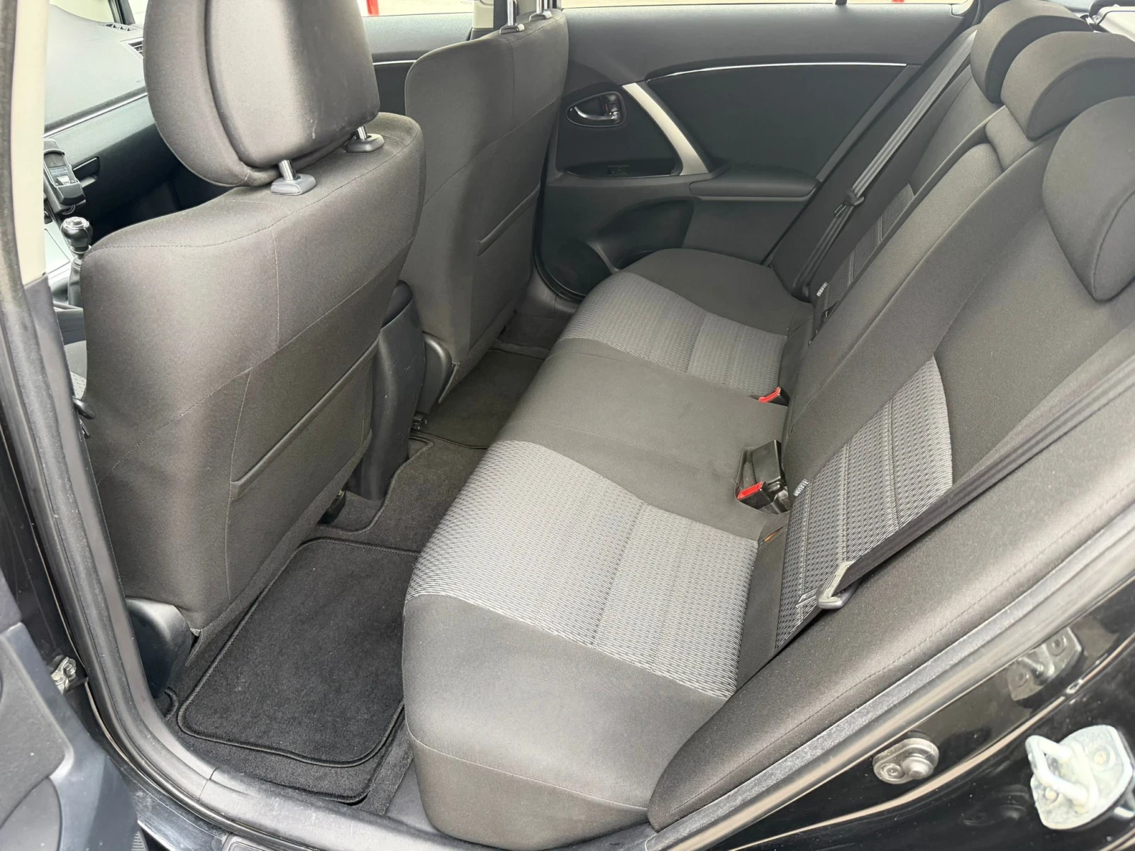 Toyota Avensis 2.0D-4D NAVI KLIMATRONIK 6-СКОРОСТИ EVRO 6B ЛИЗИНГ, снимка 15 - Автомобили и джипове - 54221601