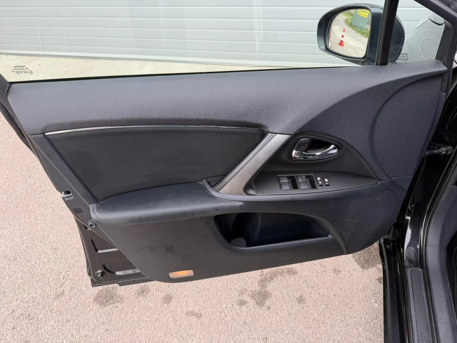 Toyota Avensis 2.0D-4D NAVI KLIMATRONIK 6-СКОРОСТИ EVRO 6B ЛИЗИНГ, снимка 12 - Автомобили и джипове - 54221601