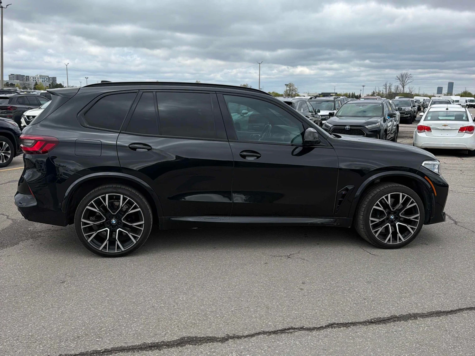 BMW X5M COMPETITION * МАСАЖИ * SKY LOUNGE * HARMAN KARDON, снимка 3 - Автомобили и джипове - 54641964