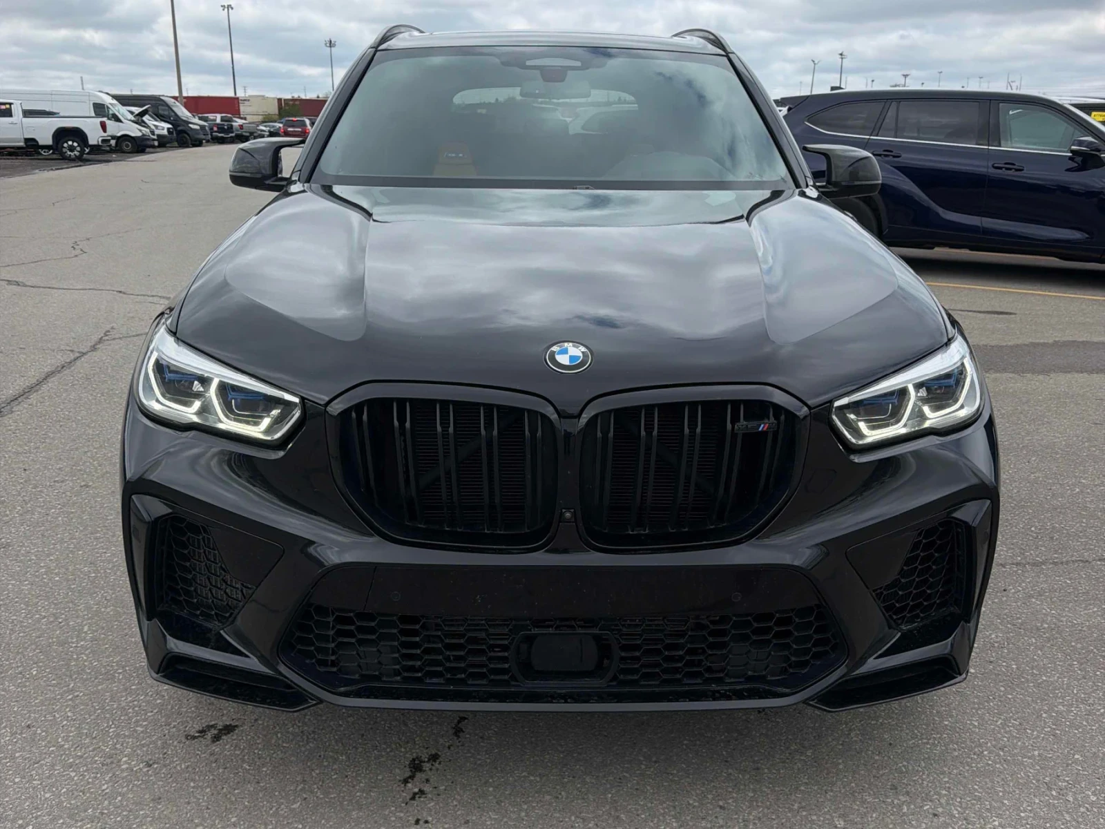 BMW X5M COMPETITION * МАСАЖИ * SKY LOUNGE * HARMAN KARDON