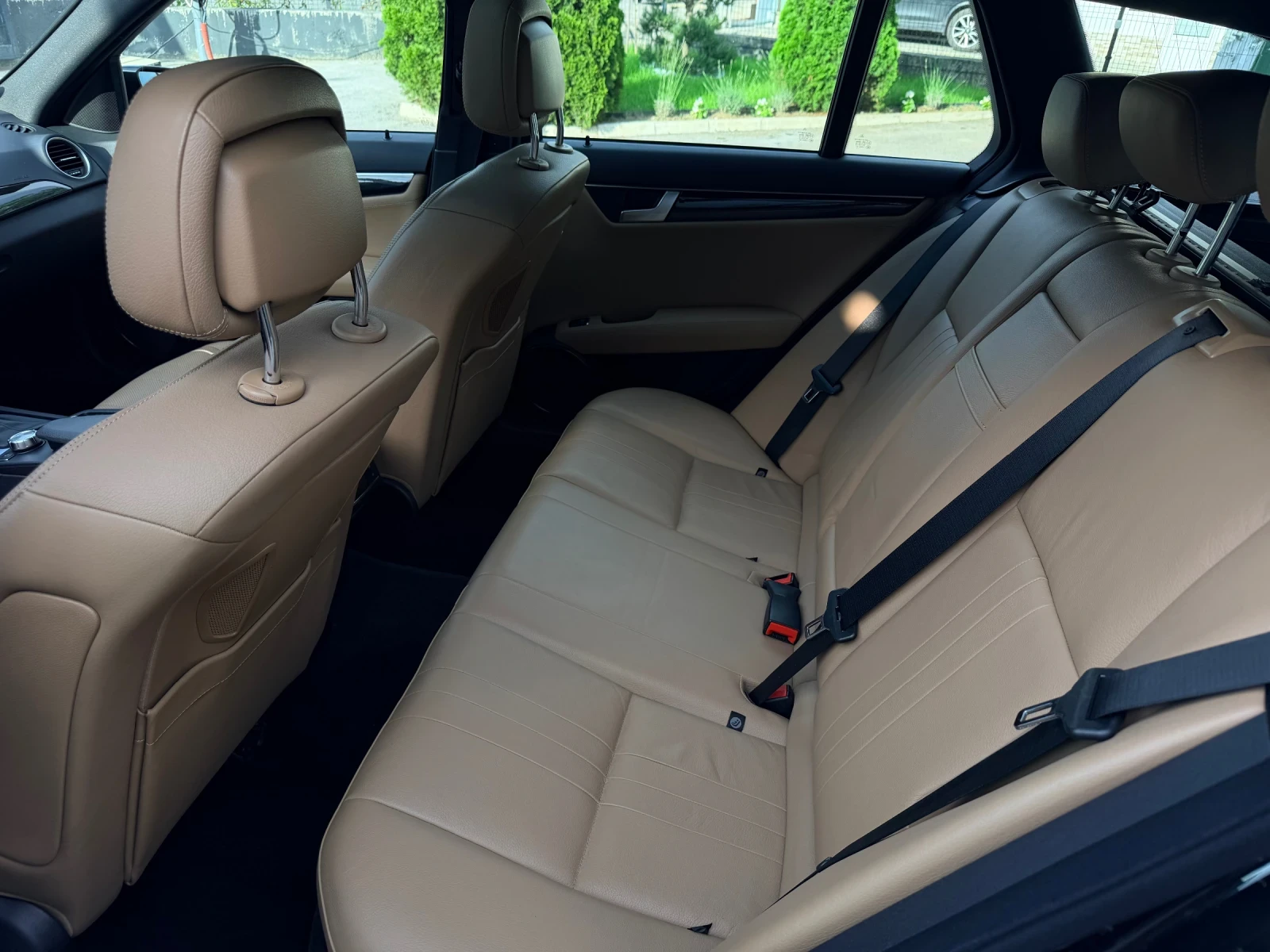 Mercedes-Benz C 220 CDI Avantgarde Facelift PANO Обдухване Distronic, снимка 16 - Автомобили и джипове - 54857706
